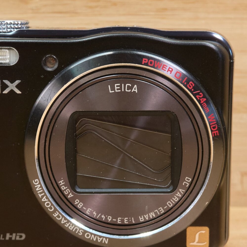 Panasonic Lumix ZS20 14.1 MP Digital Camera, Full HD video, Leica Lens - Picture 4 of 9